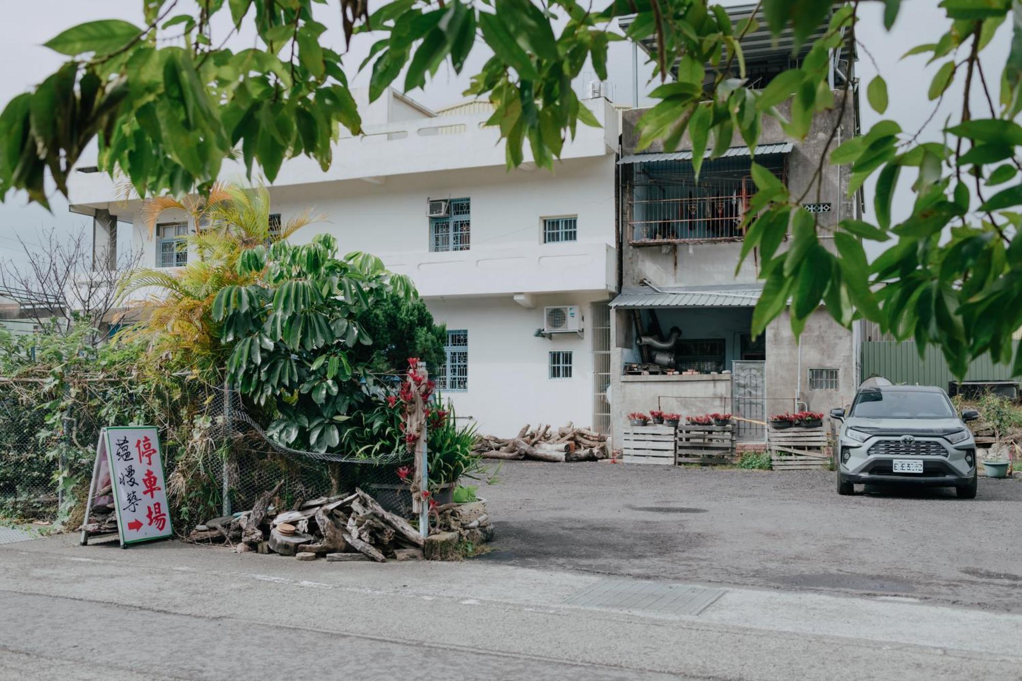 蘊慢築 茶花藝主題民宿 Yun Man Zhu Homestay Gongguan Eksteriør bilde